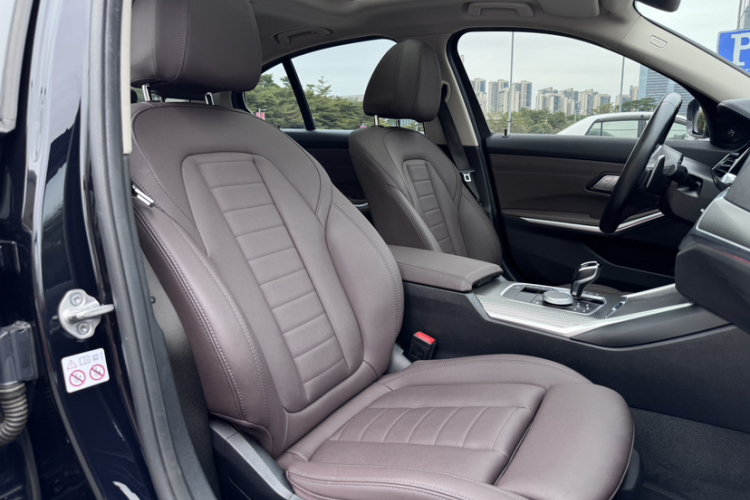 宝马3系 2021款 325i M运动曜夜套装局部细节41