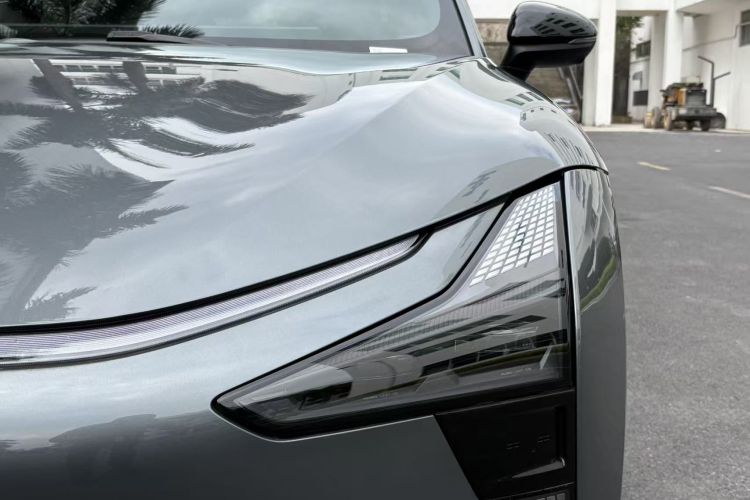 极越01 2025款 焕新款 Max 长续航版车身外观6002