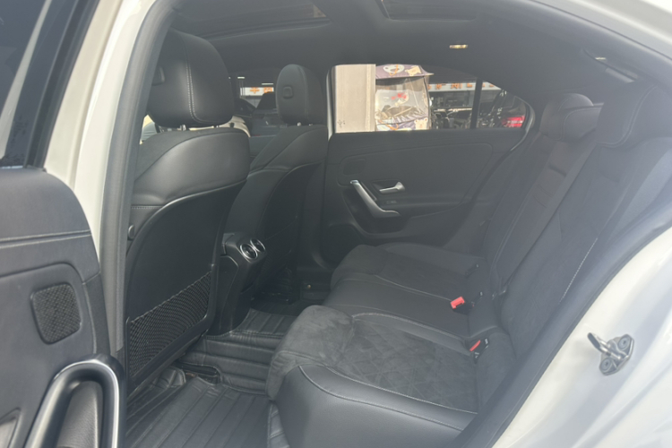 奔驰A级 2019款 改款 A 200 L 运动轿车局部细节9010