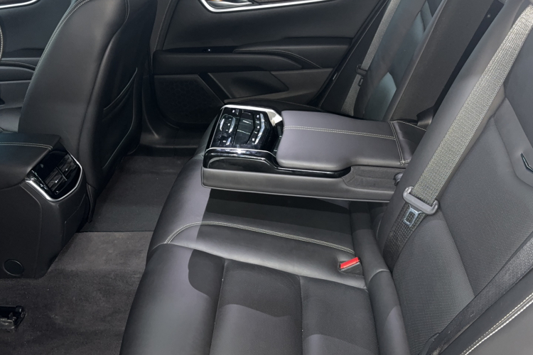 凯迪拉克XTS 2018款 28T 精英型中控内饰7006