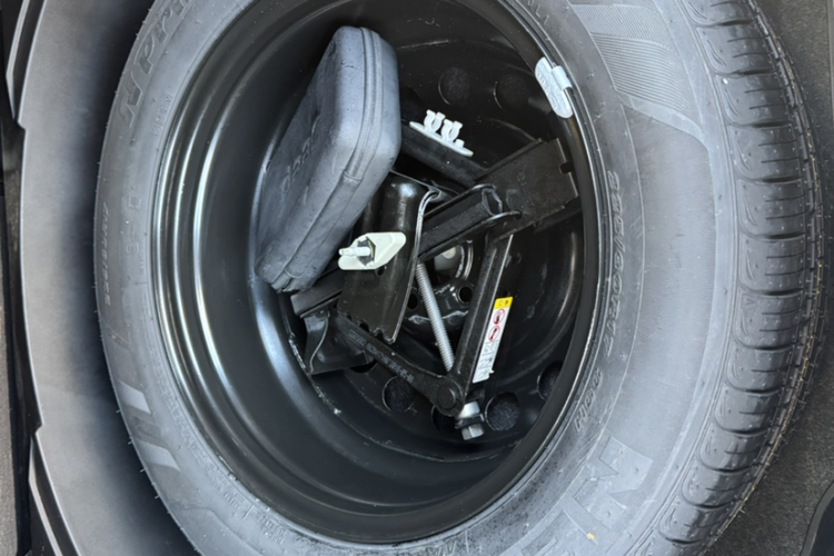 Jeep 自由光 2016款 2.0L 优越版中控内饰7011