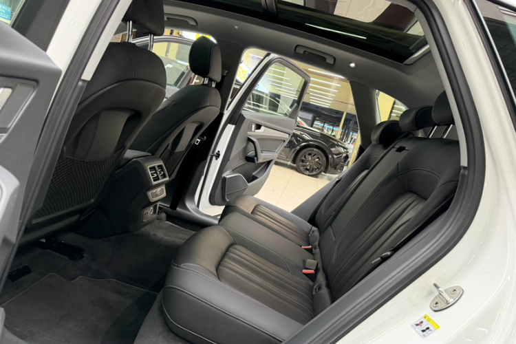 奥迪Q5L 2023款 40T 时尚致雅型中控内饰7004