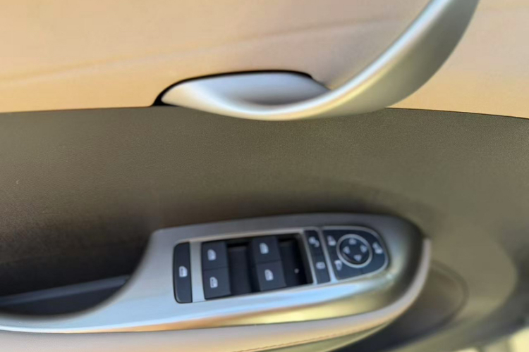 比亚迪 海豚 2025款 420km 时尚版中控内饰7001