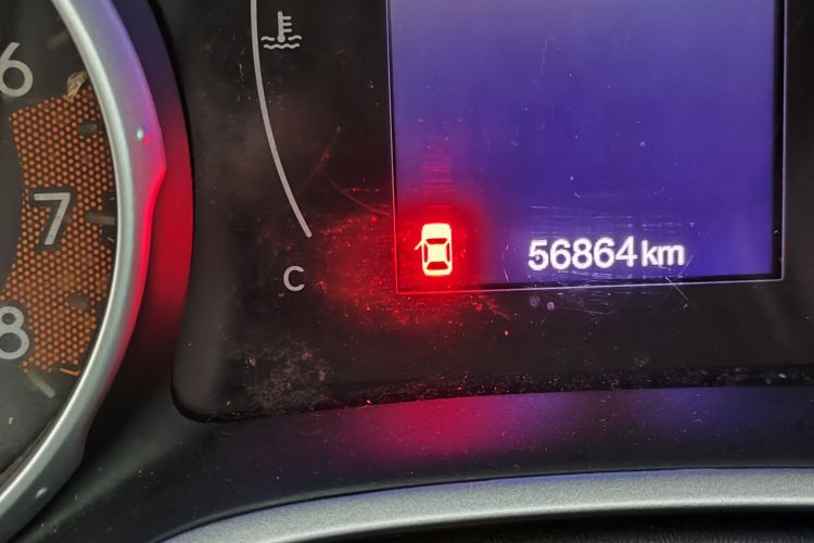 Jeep 指南者 2017款 200T 自动舒享版中控内饰15