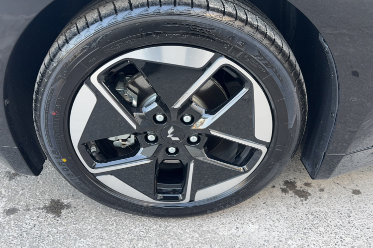 五菱汽车 五菱星光 2025款 610km 智能旗舰型车身外观6002