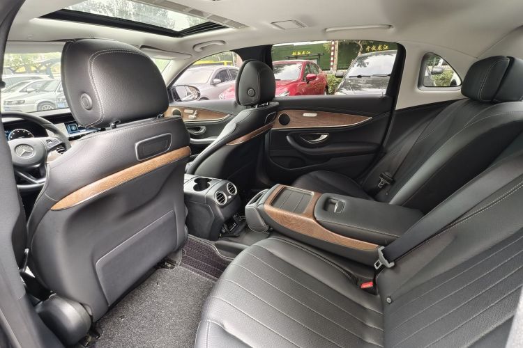 奔驰E级 2018款 改款 E 200 L 4MATIC中控内饰7002