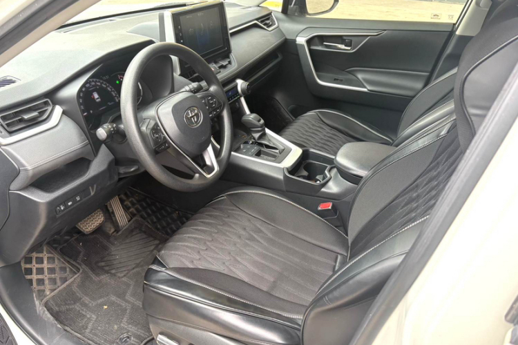 丰田 RAV4荣放 2020款 2.0L CVT两驱风尚版中控内饰7002