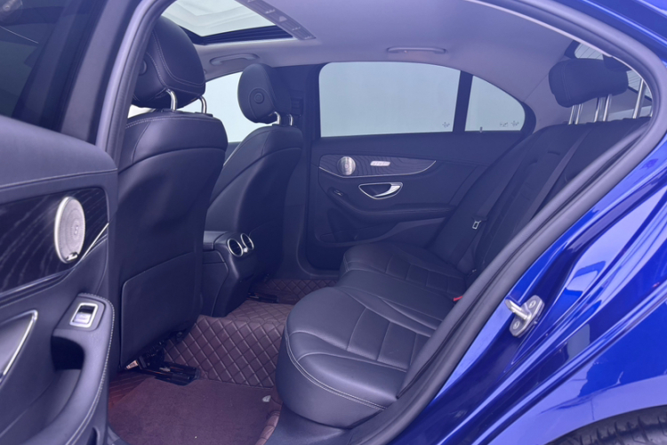 奔驰C级 2018款 C 180 L 时尚型运动版中控内饰7002