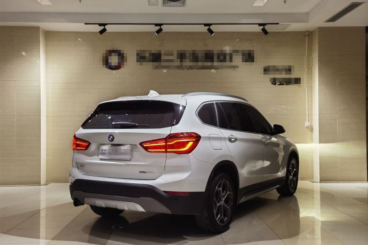 宝马X1 2018款 sDrive18Li 尊享型车身外观6008