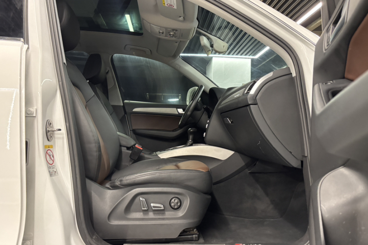 奥迪Q5 2017款 Plus 40 TFSI 进取型中控内饰7007