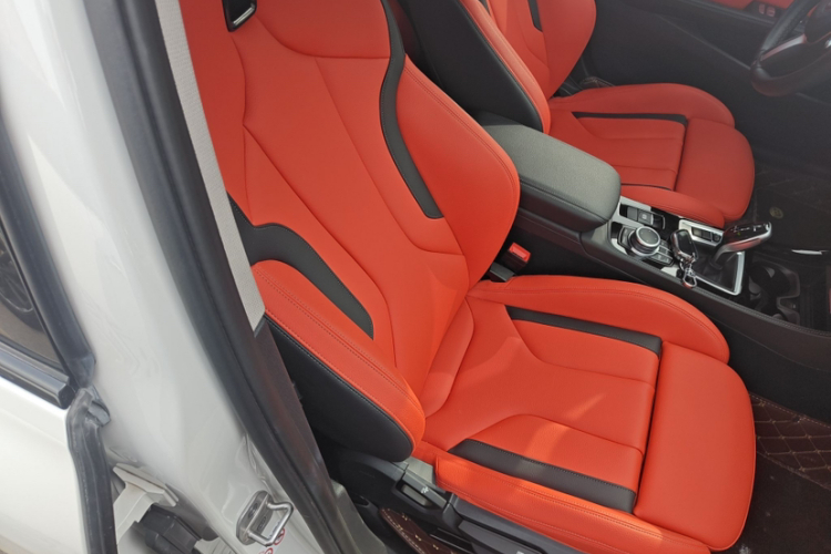 宝马1系 2022款 125i M运动曜夜版中控内饰7009