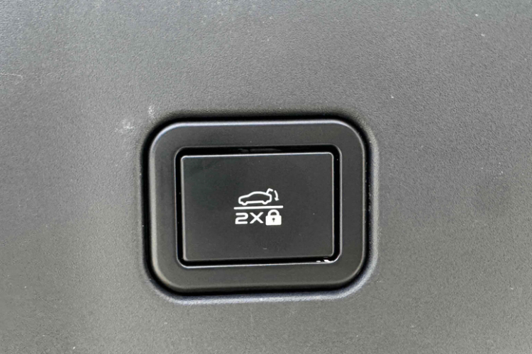 长安UNI-V 2022款 1.5T 尊贵型中控内饰7002