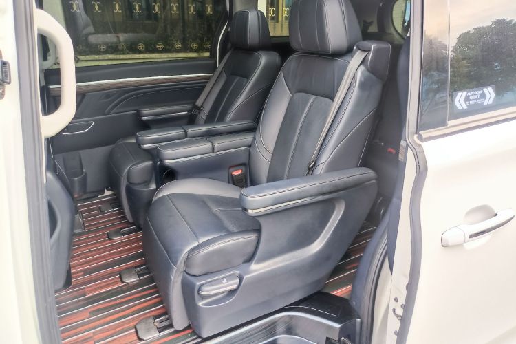 广汽传祺 传祺M8 2021款 大师系列 390T 尊贵版中控内饰7007