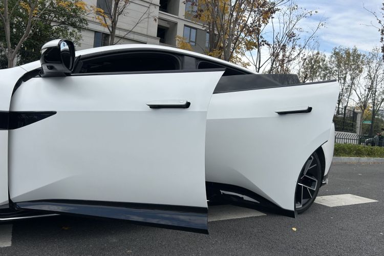 阿维塔12 2024款 700 三激光后驱奢享版车身外观6008