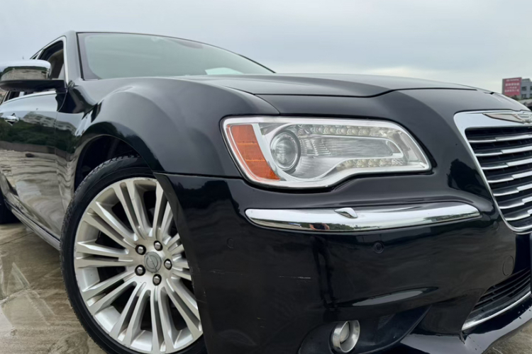 克莱斯勒300C(进口) 2013款 3.6L 尊适版车身外观6003