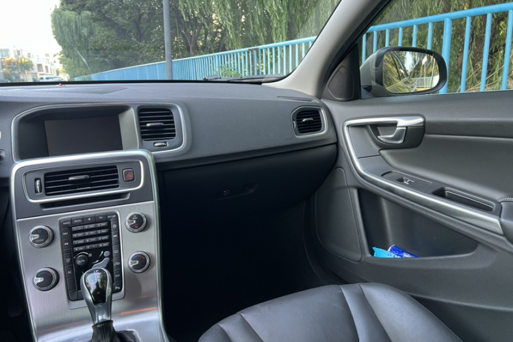 沃尔沃S60 2019款 S60L 改款 T5 智进进阶版中控内饰7006