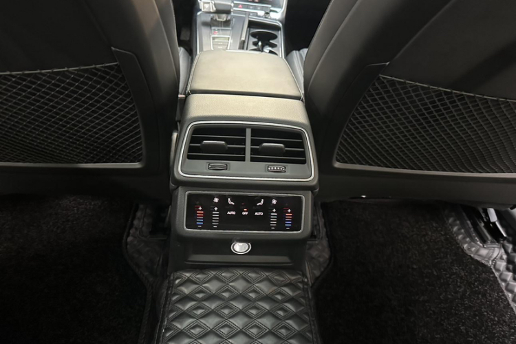 奥迪A6L 2019款 45 TFSI quattro 尊享动感型中控内饰7012