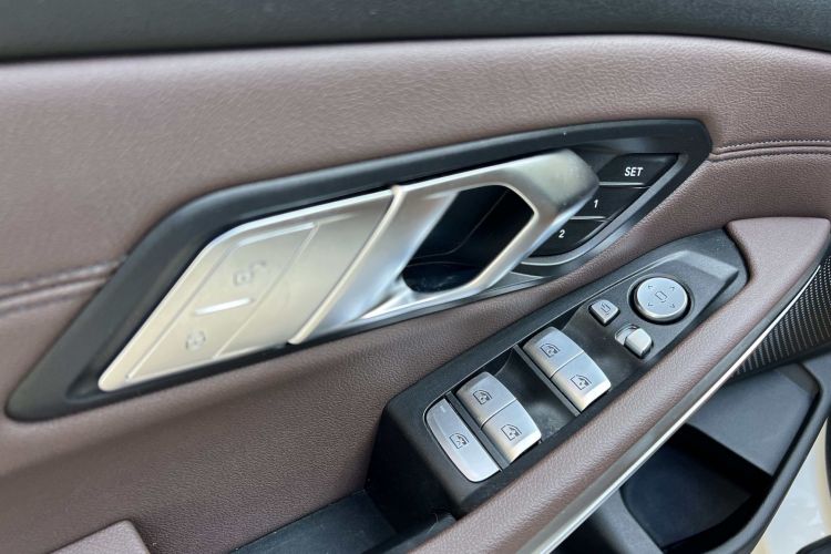 宝马3系 2020款 325i M运动套装局部细节9002