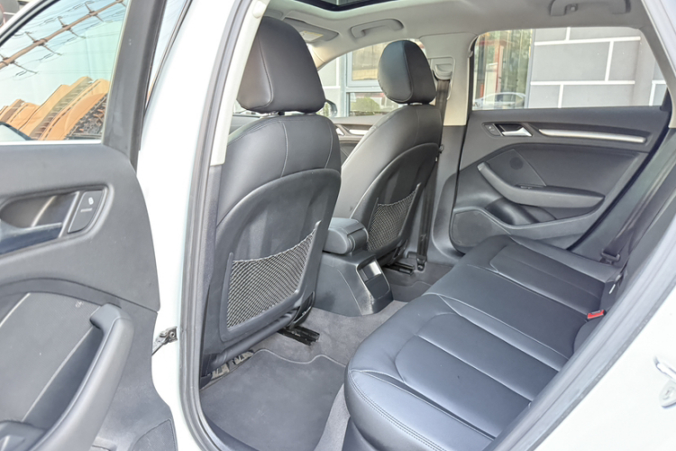 奥迪A3 2015款 Sportback 35 TFSI 百万纪念智领型中控内饰7001