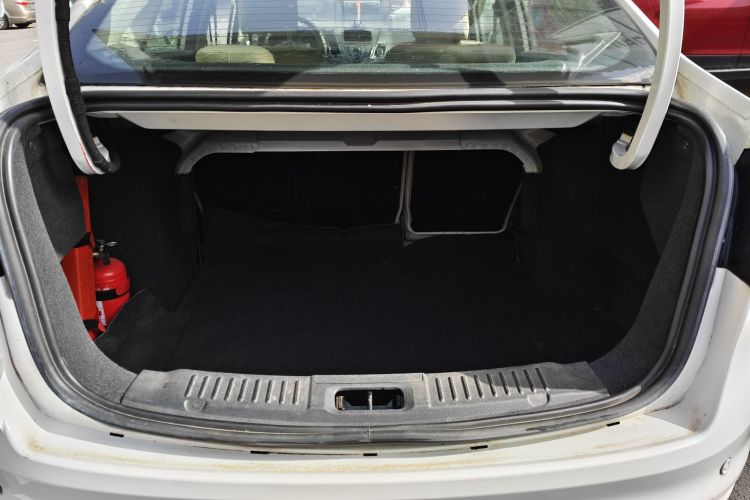 福特 嘉年华 2013款 三厢 1.5L 自动品尚型中控内饰7009