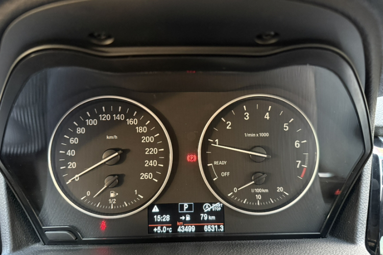 宝马2系旅行车 2016款 218i 运动设计套装中控内饰15