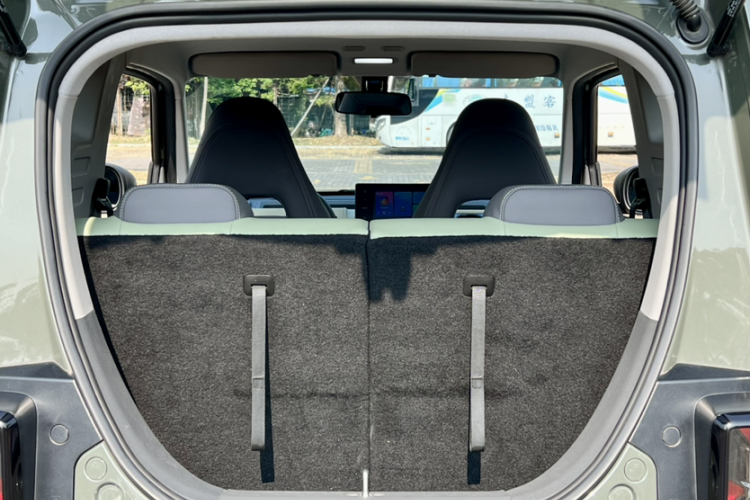 吉利银河 2024款 200km 熊猫骑士中控内饰7014