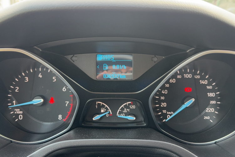 福特 福克斯 2018款 两厢经典 1.6L 自动风尚型智行版中控内饰15