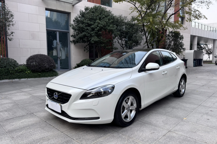 沃尔沃V40 2016款 T3 智逸版车身外观1