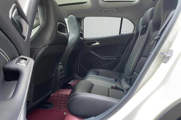 奔驰GLA 2018款 GLA 200 时尚型中控内饰7003