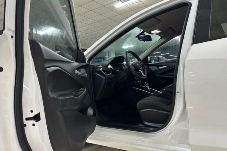 雪佛兰 科沃兹 2022款 325T 自动欣悦版中控内饰7008