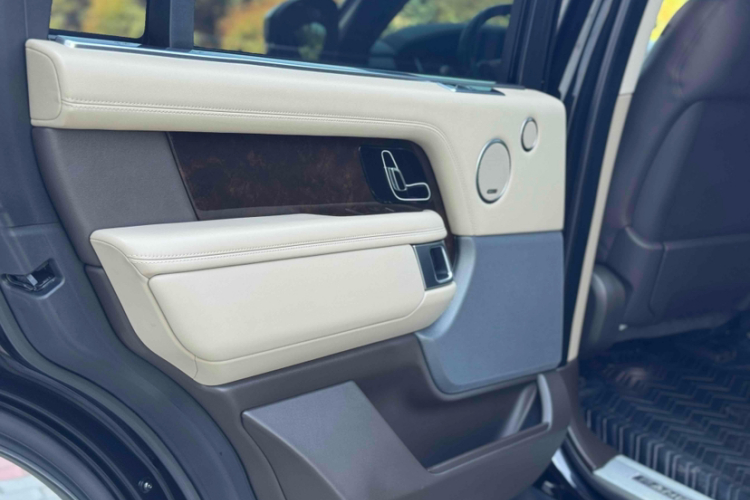 路虎 揽胜 2021款 3.0 L6 传世加长经典版中控内饰7015