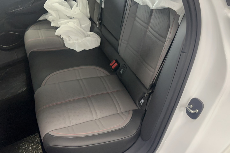 红旗EH7 2024款 690 Pro中控内饰7001