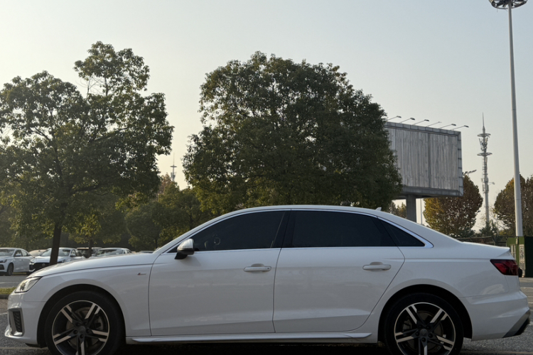奥迪A4L 2022款 40 TFSI 时尚动感型车身外观6007