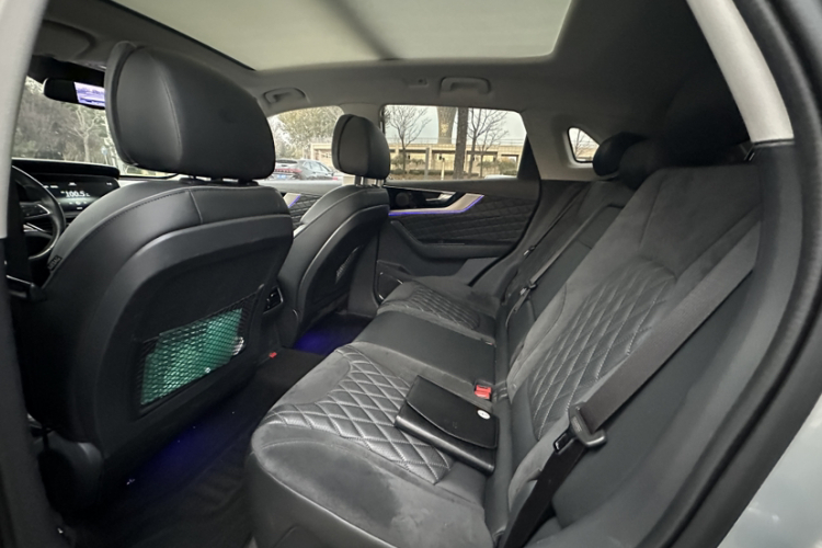 红旗HS5 2019款 2.0T 智联旗享四驱版中控内饰7003