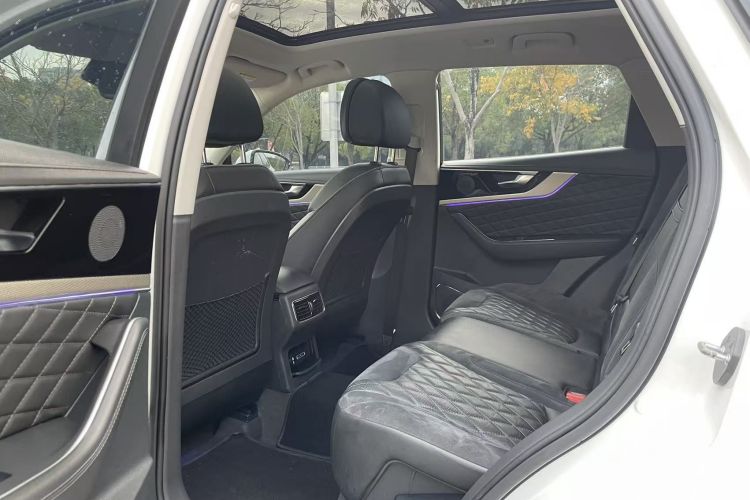 红旗HS5 2019款 2.0T 智联旗享版中控内饰7006