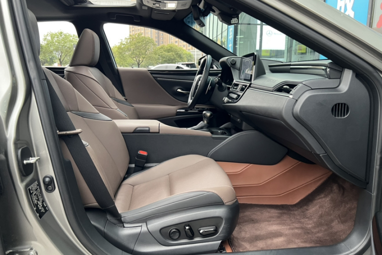 雷克萨斯ES 2022款 200 卓越版中控内饰7003