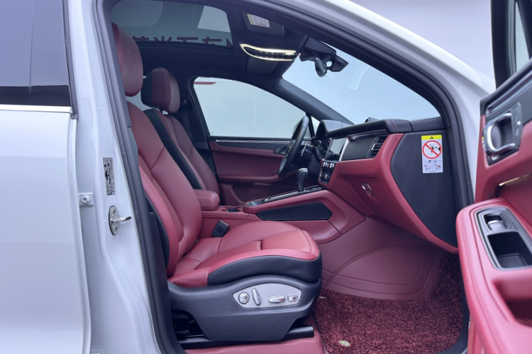 保时捷 2022款 Macan 2.0T中控内饰7012