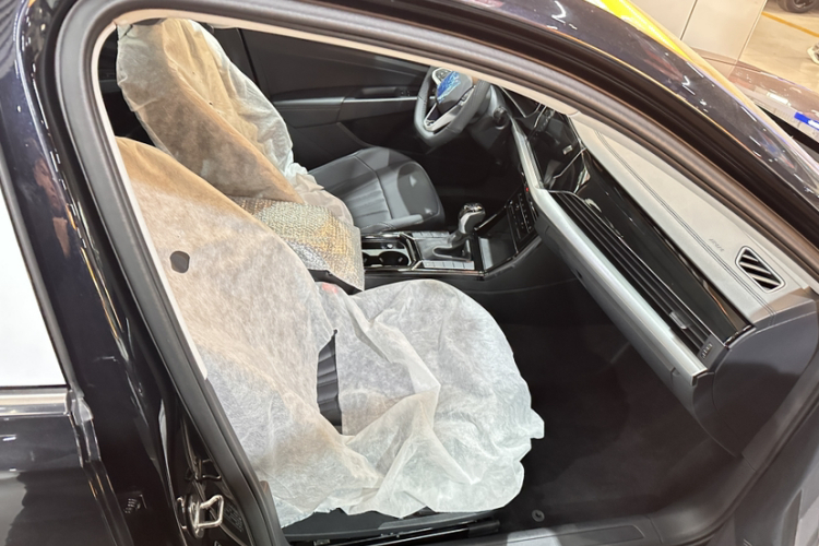 大众 帕萨特 2025款 出众款 330TSI 星空精英版中控内饰7001