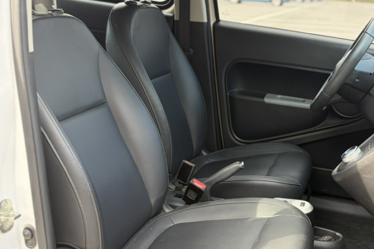 欧拉黑猫 2022款 351km 标准型 三元锂中控内饰7001