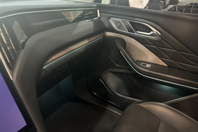 红旗HS7 2023款 2.0T 自动四驱旗畅版 六座中控内饰7009