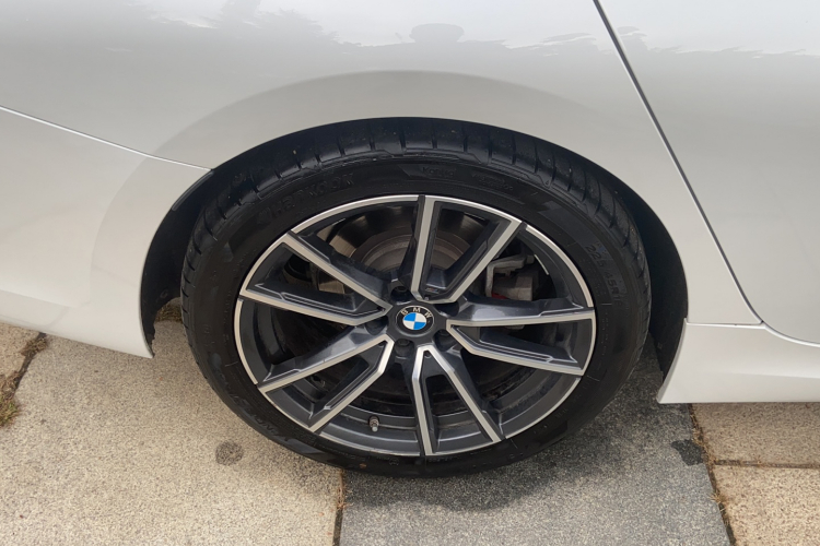 宝马3系 2021款 改款二 325Li M运动套装车身外观6008