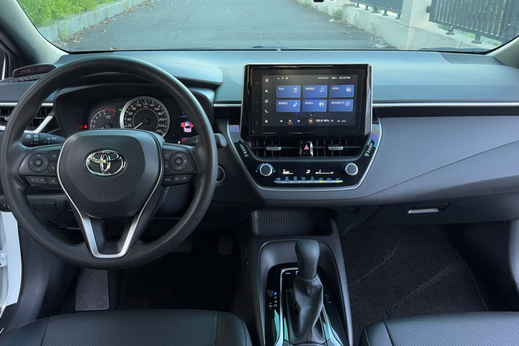 丰田 雷凌 2023款 185T CVT豪华版中控内饰7005