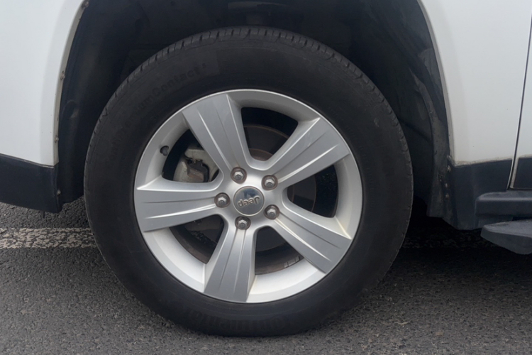 Jeep 指南者(进口) 2014款 2.0L 两驱运动版车身外观6003