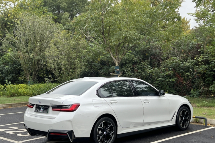 宝马i3 2024款 eDrive 40 L 曜夜套装车身外观6007