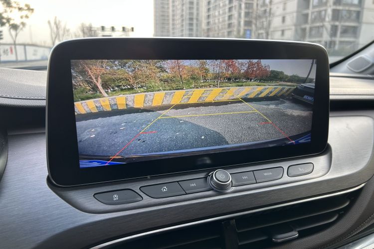 别克GL8 2023款 陆上公务舱 652T 豪华型中控内饰7010