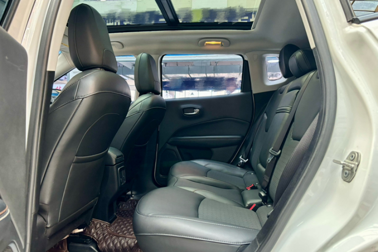 Jeep 指南者 2020款 220T 自动领先版中控内饰7004