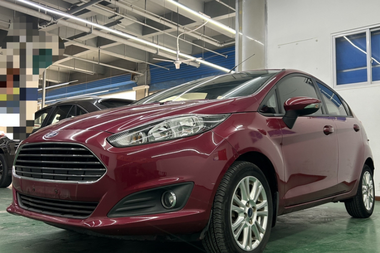 福特 嘉年华 2013款 两厢 1.5L 自动时尚型车身外观1