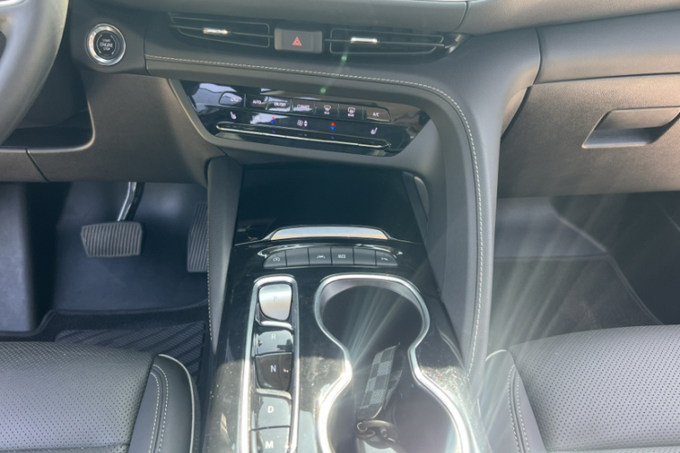 别克 2022款 昂科威Plus 652T 五座豪华型中控内饰7011