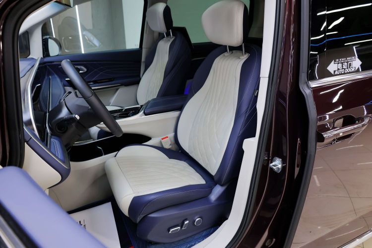 上汽大通MAXUS 大通G90 2022款 2.0T 星际七座版中控内饰7006