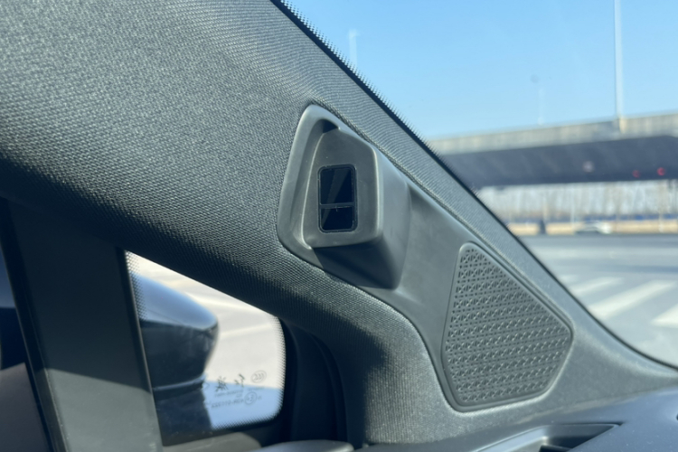 红旗EH7 2025款 640 四驱 智选版局部细节9008